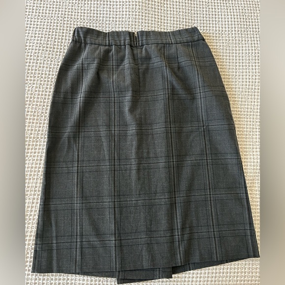 Uniqlo skirt - Picture 2 of 6